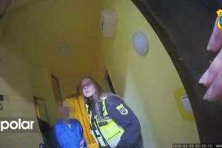 O půl třetí ráno ji neznámé osoby klepaly na dveře. Strážníky přivolala pomocí Senior linky